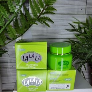 X 3 lalala fast action  face creme.